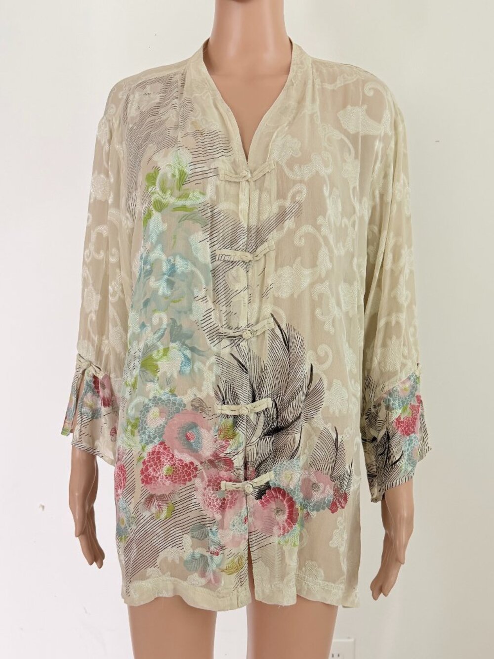 Citron Santa Monica Size 2X  70% Silk  30% Rayon Ivory Button Front Tunic